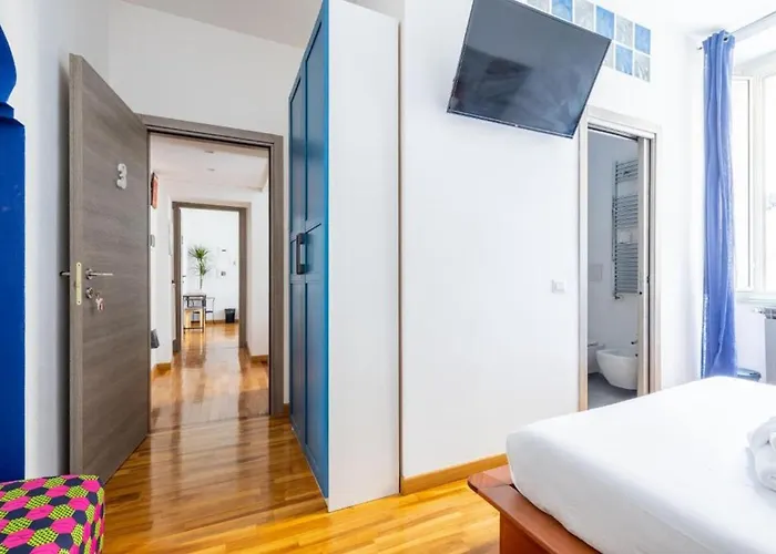 Modern - Private Bathroom - Casa de hóspedes